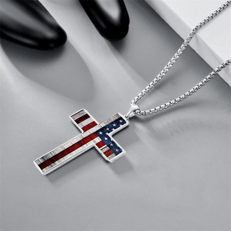Collar Cruz de Metal con Motivo de Bandera Americana: Lleva la Fe y el Honor Cerca del Corazón
