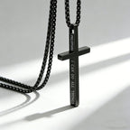 Collar con cruz con inscripción "Todo lo puedo": elegante recordatorio de Su tierna fuerza