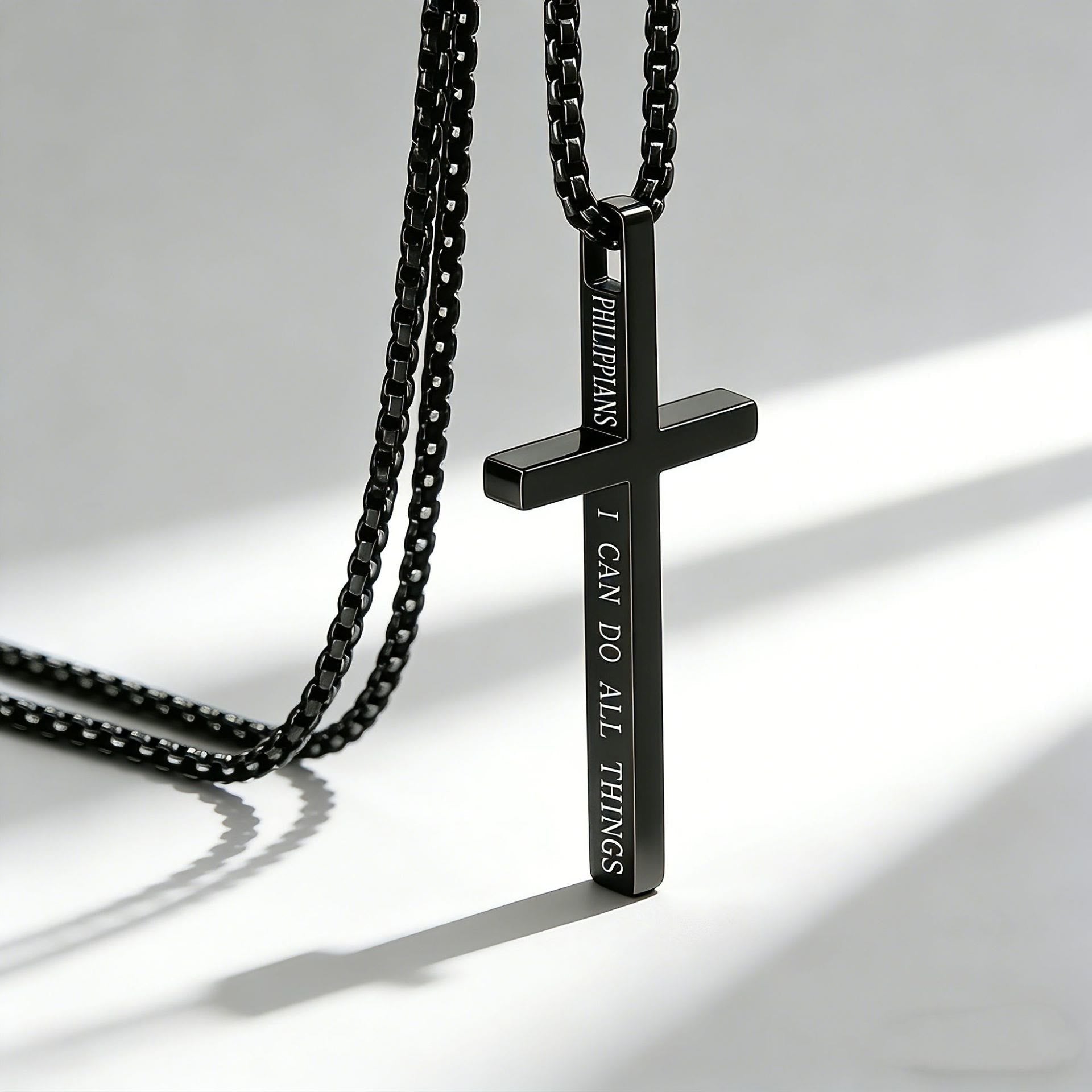 Collar con cruz con inscripción "Todo lo puedo": elegante recordatorio de Su tierna fuerza
