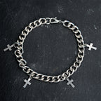 Pulsera de cadena barbada con dijes de cruz colgantes: Personifica Su Gracia Audaz