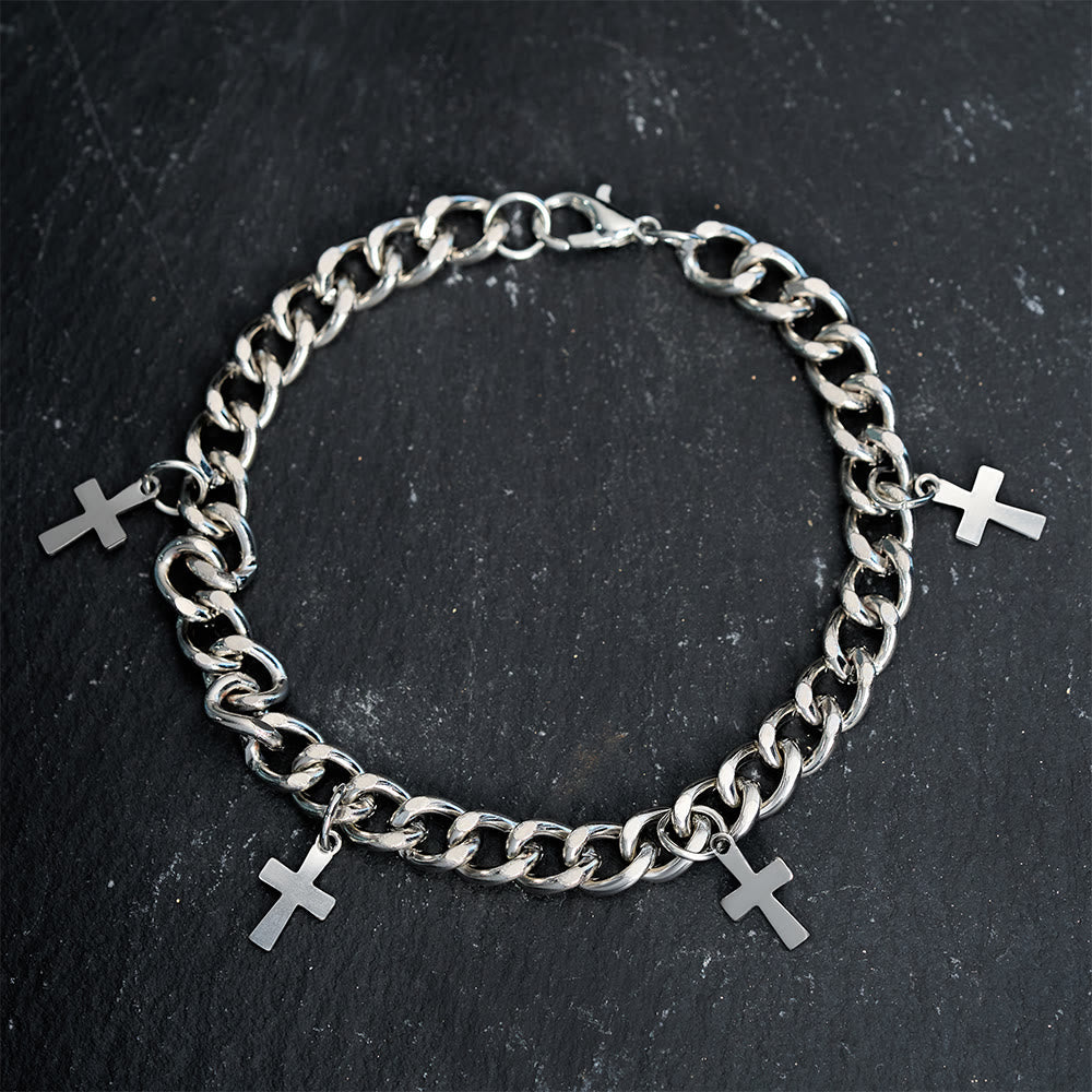 Pulsera de cadena barbada con dijes de cruz colgantes: Personifica Su Gracia Audaz