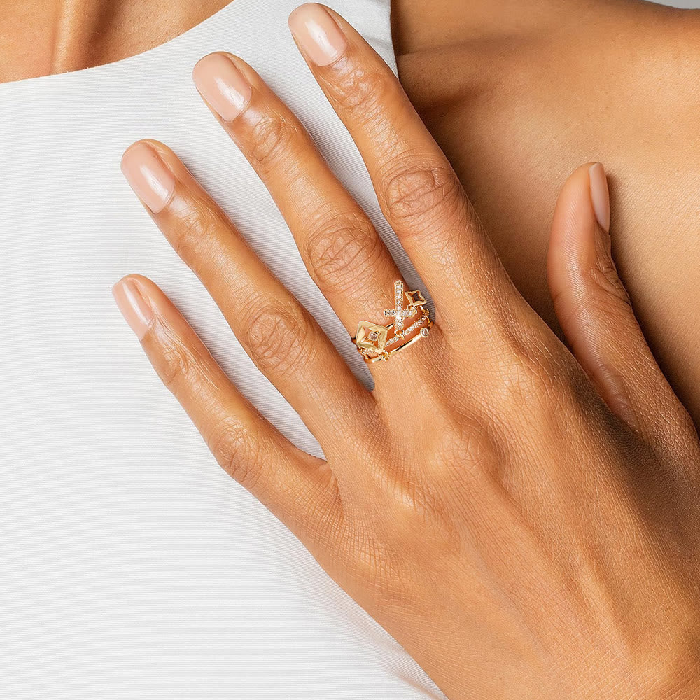Bague Empilable Breloque Croix Scintillante : Rappel de Sa Paix Intérieure
