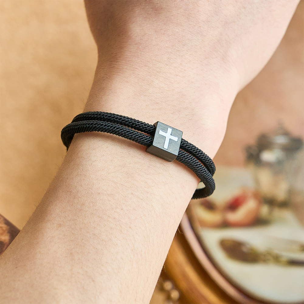 Bracelet croix en corde Milano avec carte-cadeau : bénédiction attentionnée pour les baptêmes et les étapes importantes