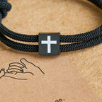 Bracelet croix en corde Milano avec carte-cadeau : bénédiction attentionnée pour les baptêmes et les étapes importantes