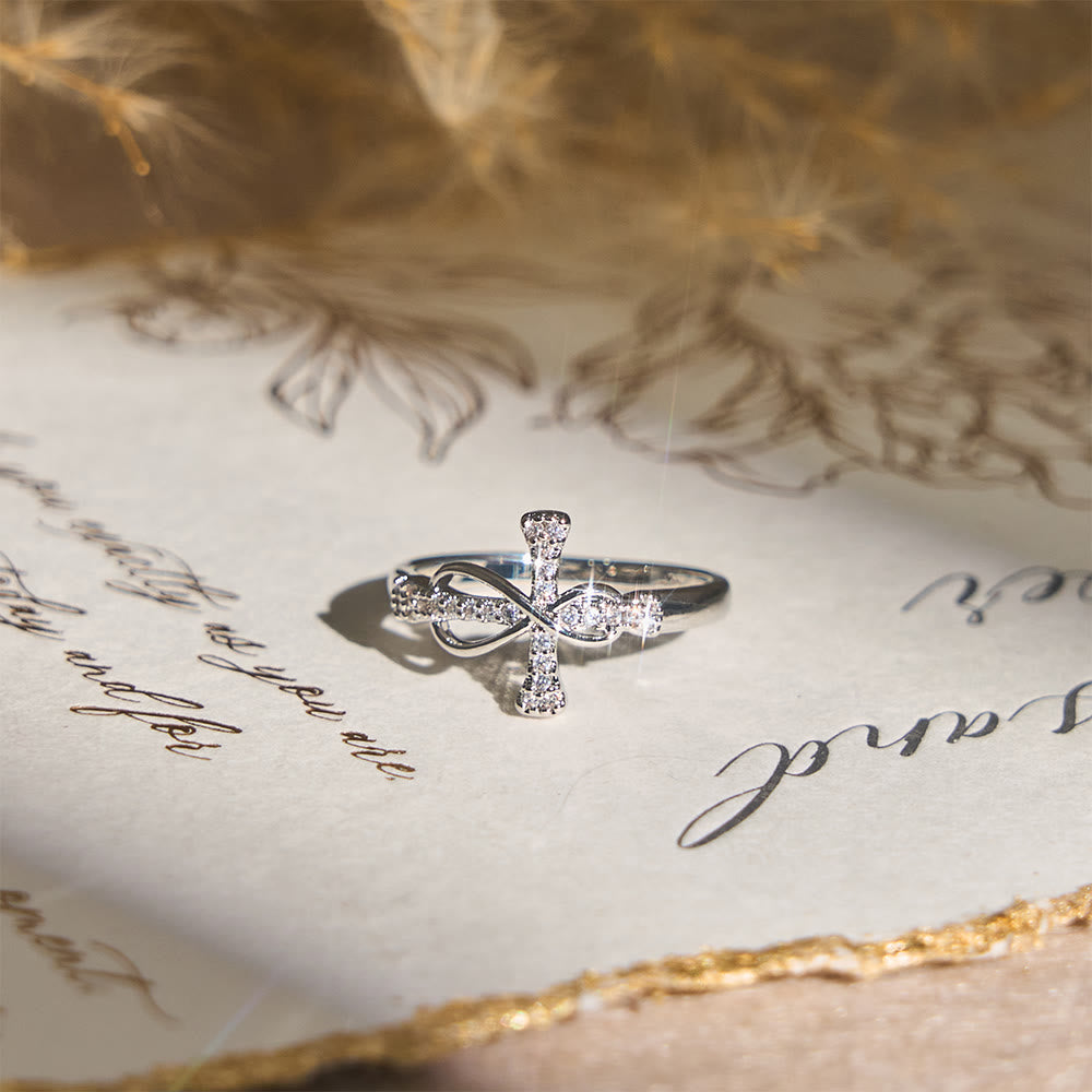 Bague Croix de Möbius Or/Argent : Portez Sa Grâce au Quotidien
