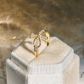 Bague Croix de Möbius Or/Argent : Portez Sa Grâce au Quotidien