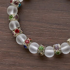 Pulsera Cruz de Ágata Verde Esmerilada y Cristal Blanco: Fe Suave en Textura Luminosa