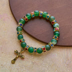 Pulsera Cruz de Ágata Verde Esmerilada y Cristal Blanco: Fe Suave en Textura Luminosa