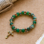 Pulsera Cruz de Ágata Verde Esmerilada y Cristal Blanco: Fe Suave en Textura Luminosa