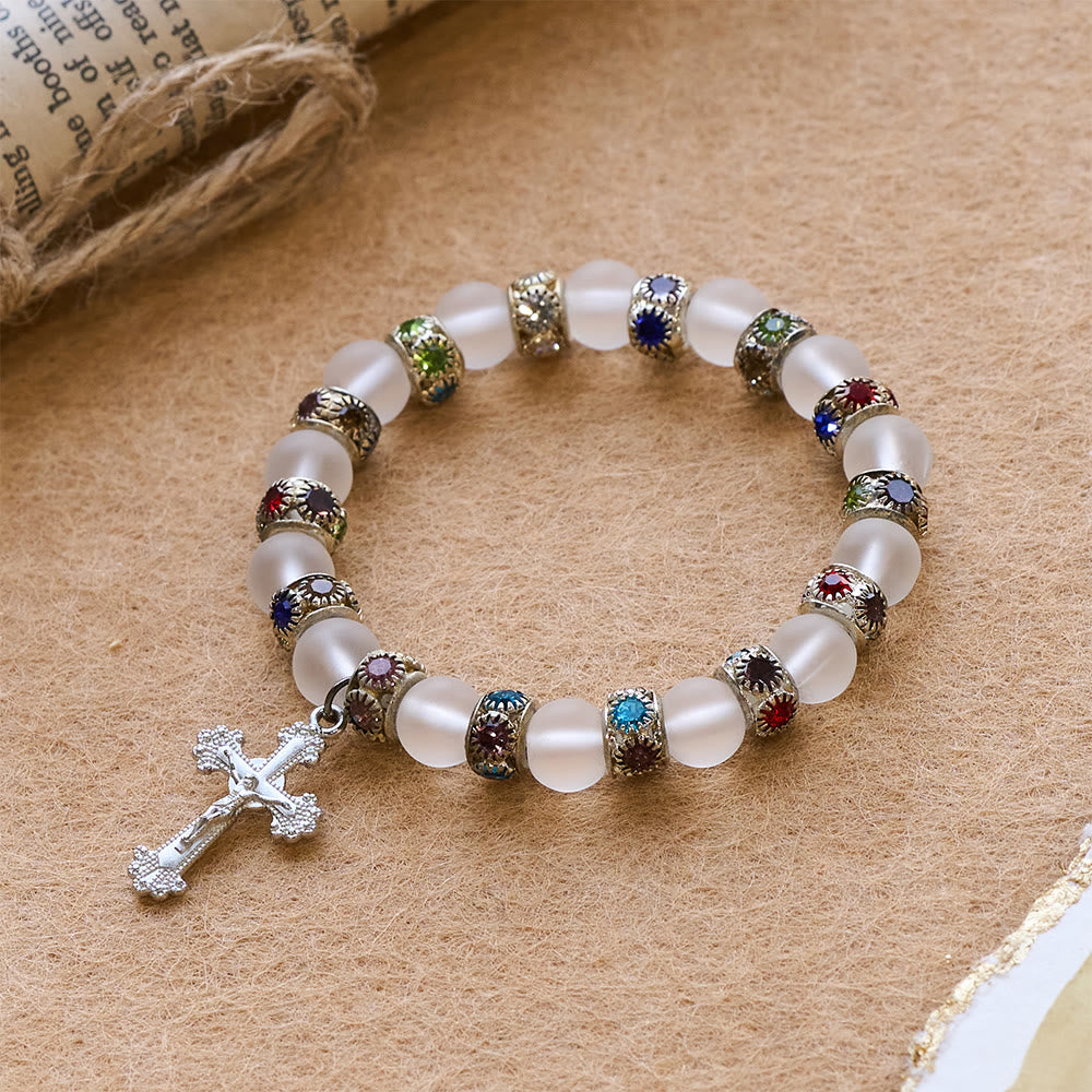 Pulsera Cruz de Ágata Verde Esmerilada y Cristal Blanco: Fe Suave en Textura Luminosa