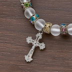 Pulsera Cruz de Ágata Verde Esmerilada y Cristal Blanco: Fe Suave en Textura Luminosa