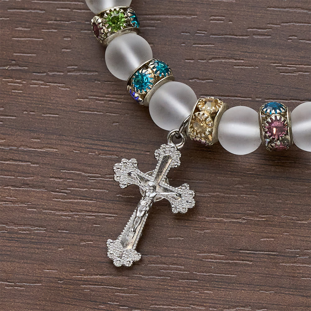 Pulsera Cruz de Ágata Verde Esmerilada y Cristal Blanco: Fe Suave en Textura Luminosa