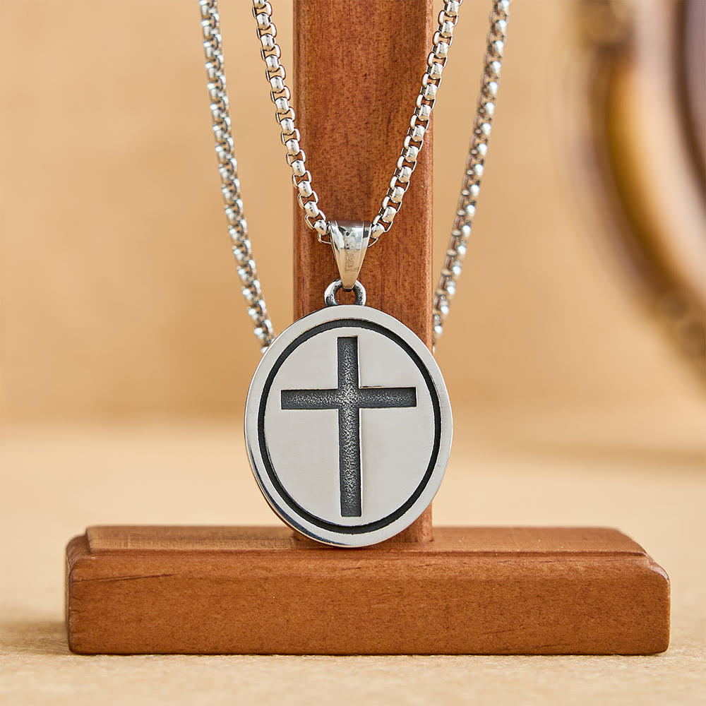 Collar de Medallón Ovalado de San Cristóbal Protégenos: Encarna Su Protección de Viajero