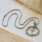 Pendentif Couronne d'Épines et Croix : Un Rappel de Foi et de Grâce au Quotidien