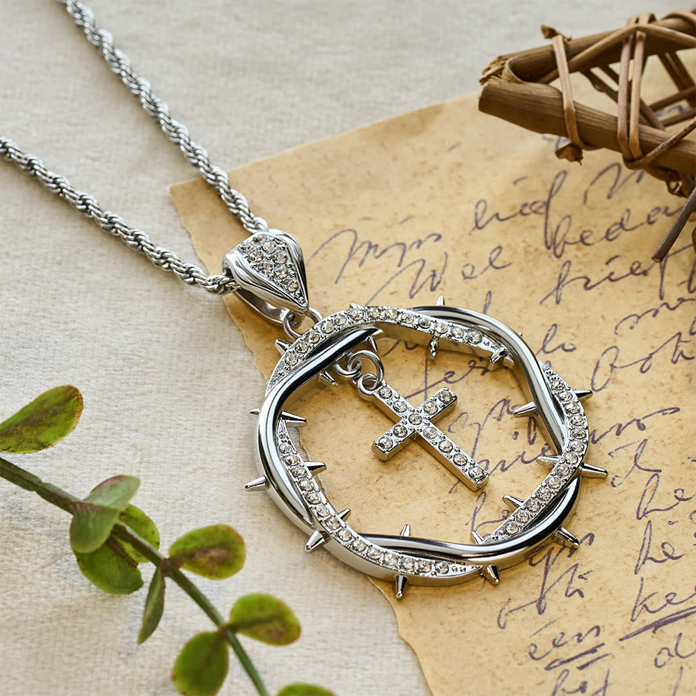 Pendentif Couronne d'Épines et Croix : Un Rappel de Foi et de Grâce au Quotidien