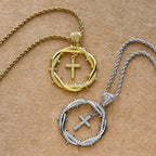 Pendentif Couronne d'Épines et Croix : Un Rappel de Foi et de Grâce au Quotidien