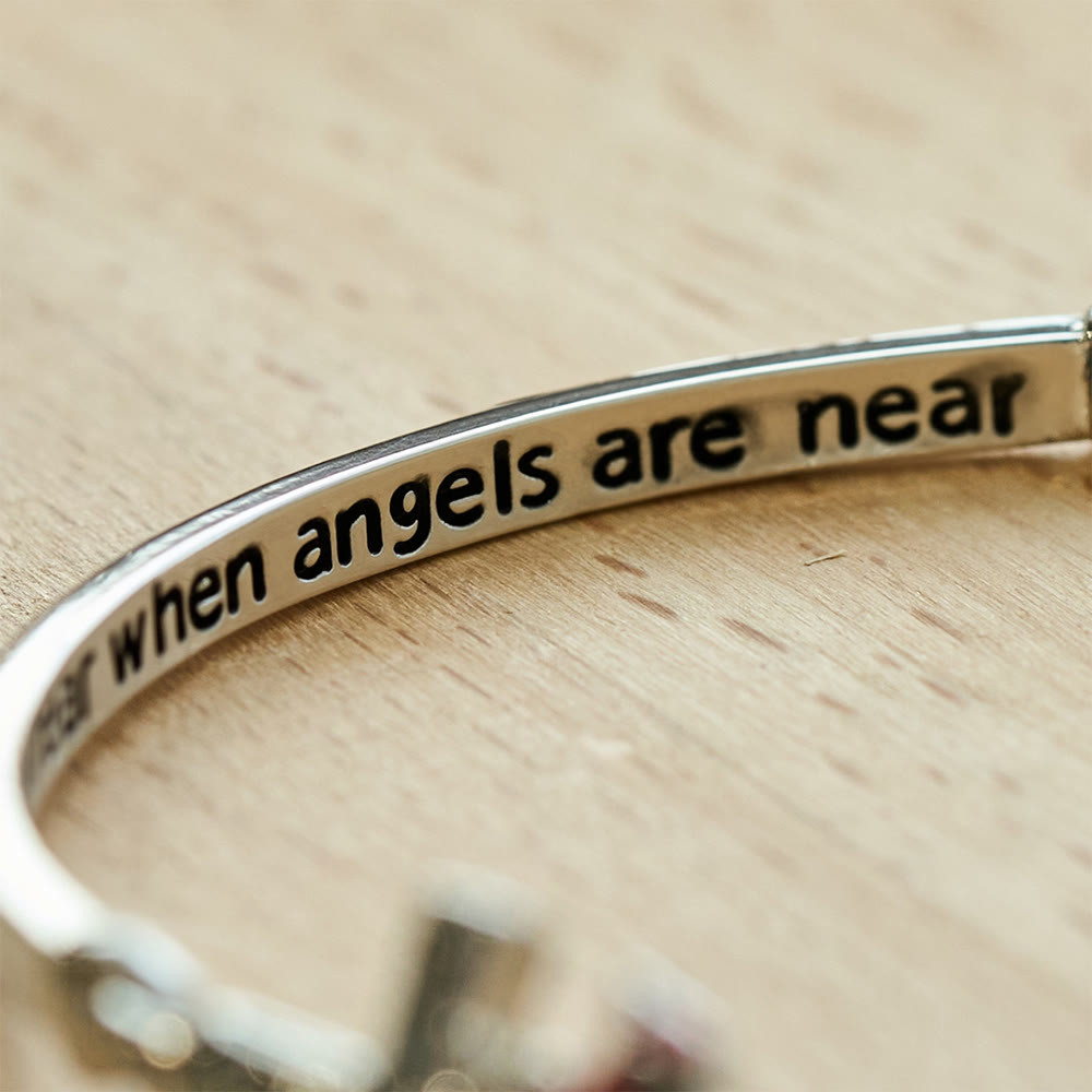 Pulsera ajustable de cardenal rojo con cruz