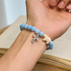 Bracelet en croix fait à la main « Ours polaire Perle bleue » : Sauvons nos ours polaires