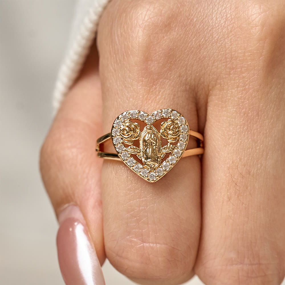 Anillo con Motivo de Nuestra Señora en Forma de Corazón y Detalles de Rosa: Lleva Su Cuidado en el Uso Diario