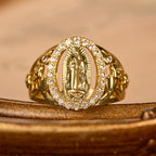 Nuestro Anillo de la Virgen con Circonitas Rodeadas y Acentos Florales: Encarna Su Tierna Gracia