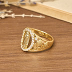 Nuestro Anillo de la Virgen con Circonitas Rodeadas y Acentos Florales: Encarna Su Tierna Gracia