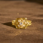 Anillo Cruz Relicario: Devoción y Recuerdo Sagrado
