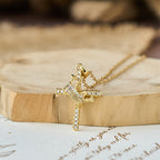 Collier scintillant croix et couronne (2 tailles) : Incarnez la foi et la dévotion royale
