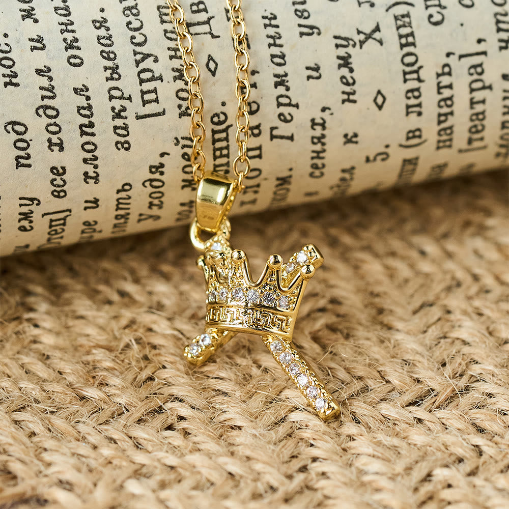 Collier scintillant croix et couronne (2 tailles) : Incarnez la foi et la dévotion royale