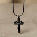 Collar con cruz interior desmontable: Afianza tu fe en un amor que trasciende