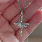 Collier scintillant croix et couronne (2 tailles) : Incarnez la foi et la dévotion royale