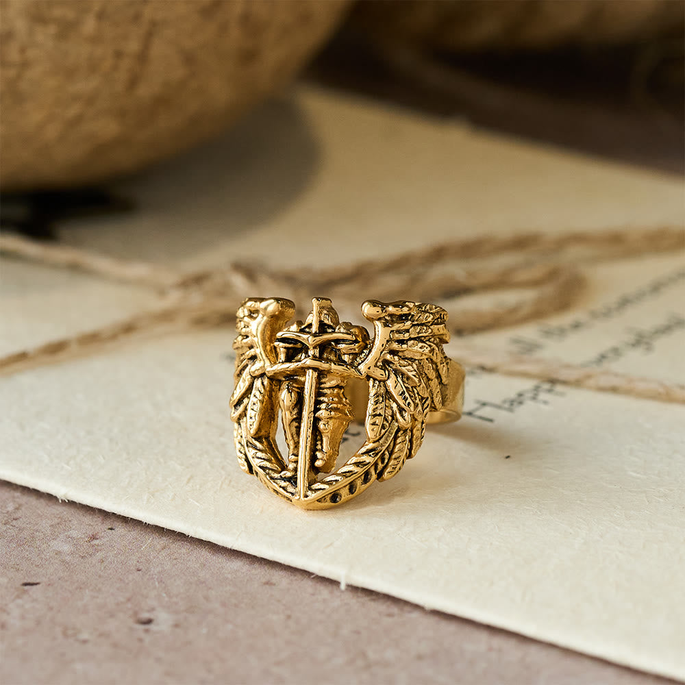 Anillo con espada alada del Arcángel San Miguel: Un símbolo de protección divina