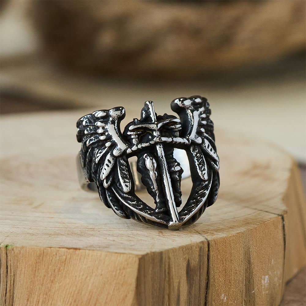 Anillo con espada alada del Arcángel San Miguel: Un símbolo de protección divina