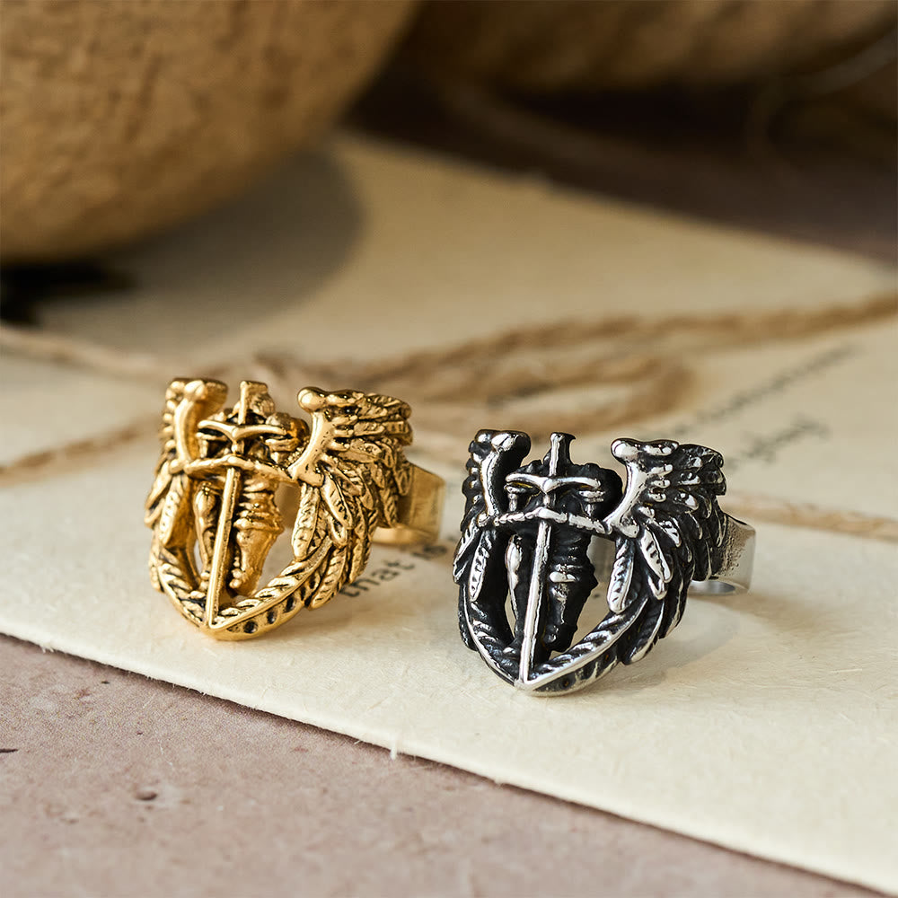 Anillo con espada alada del Arcángel San Miguel: Un símbolo de protección divina