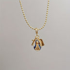 Conjunto de joyas con el dije de Nuestra Señora de Gracia: Un símbolo de devoción eterna