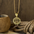 Collier Chaîne Corde Épine & Clous : Un Symbole de Sacrifice Rédempteur
