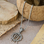 Collier Chaîne Corde Épine & Clous : Un Symbole de Sacrifice Rédempteur