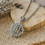 Collier Chaîne Corde Épine & Clous : Un Symbole de Sacrifice Rédempteur