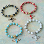 Bracelet breloque Croix ailée : une prière visuelle de dévotion et de connexion