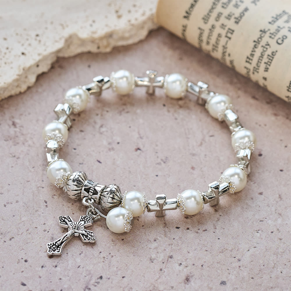 Bracelet perlé Silver Cross Accent : incarnez la grâce de la réflexion pieuse