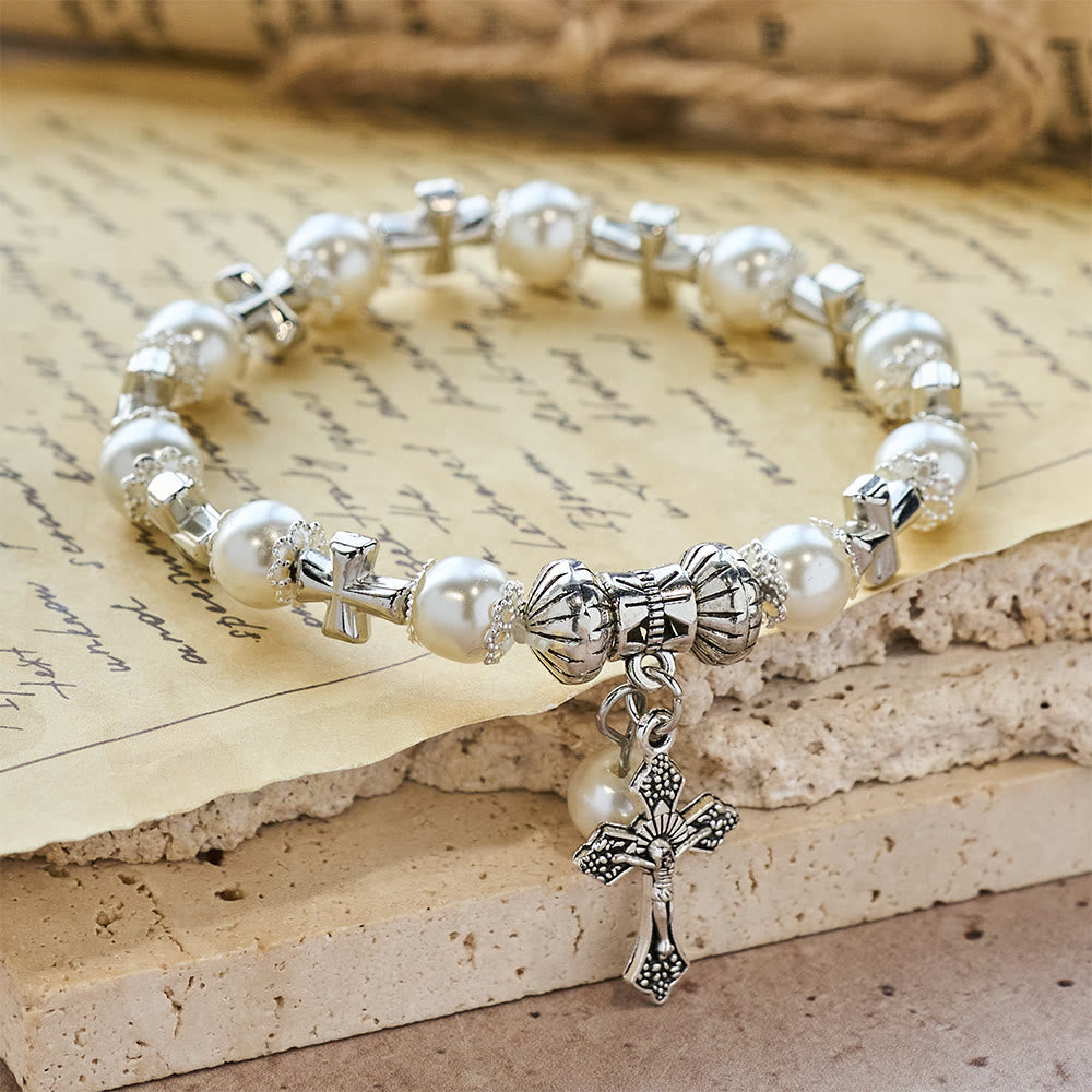 Bracelet perlé Silver Cross Accent : incarnez la grâce de la réflexion pieuse