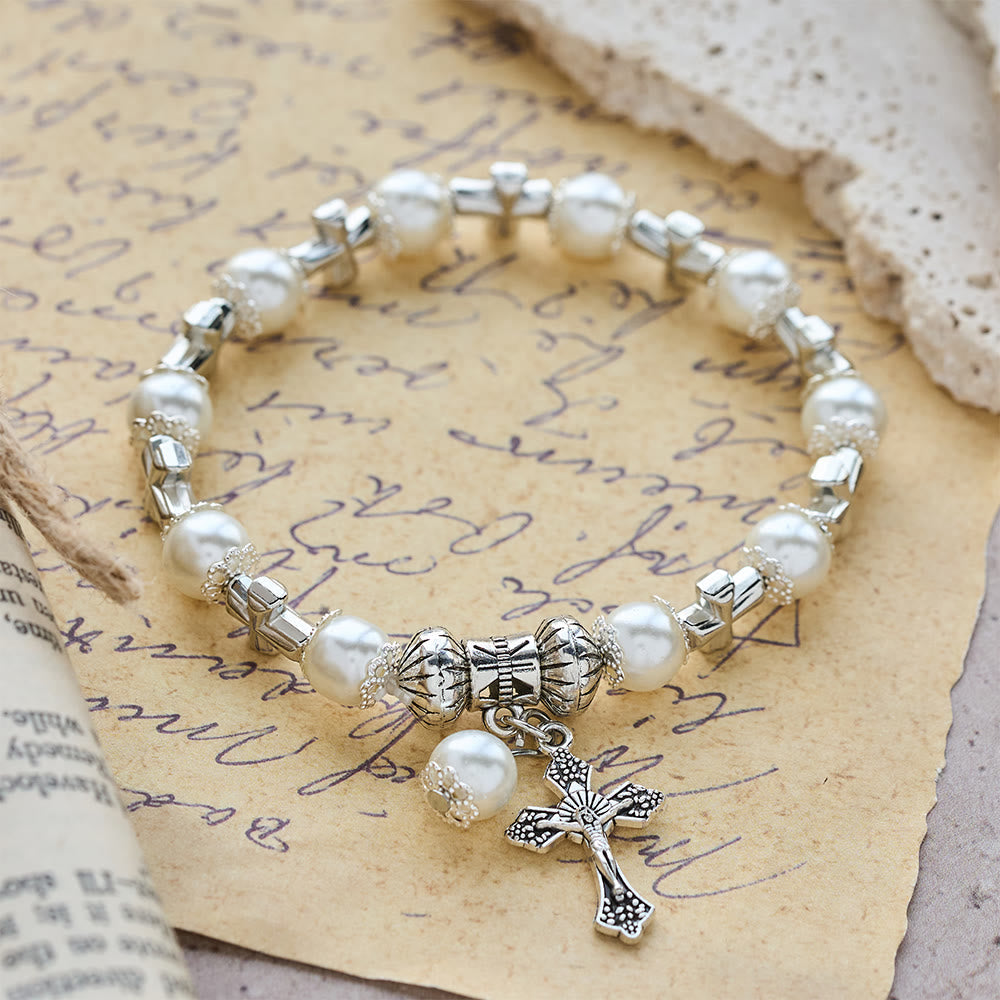 Bracelet perlé Silver Cross Accent : incarnez la grâce de la réflexion pieuse