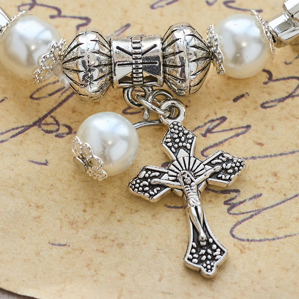 Bracelet perlé Silver Cross Accent : incarnez la grâce de la réflexion pieuse