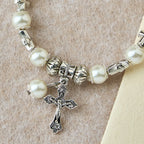 Bracelet perlé Silver Cross Accent : incarnez la grâce de la réflexion pieuse
