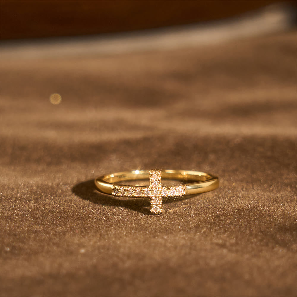 Lot de bagues doubles à croix : Métal poli et styles incrustés de zircons pour une dévotion quotidienne