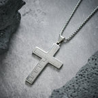 Modern Tri-Color Lord's Prayer Cross Necklace: Un Símbolo Sagrado Atemporal