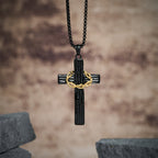 Collier avec pendentif croix couronne d'épines de Jésus de style moderne et protection sacrée