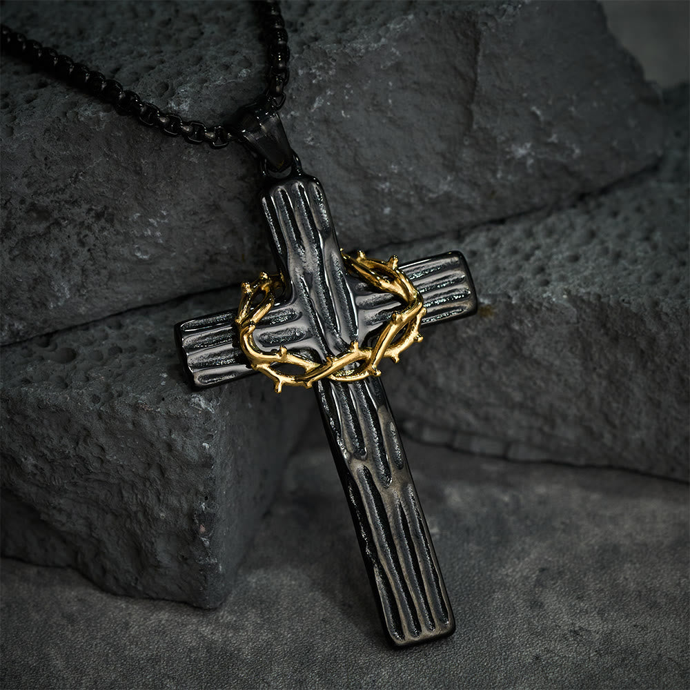 Collier avec pendentif croix couronne d'épines de Jésus de style moderne et protection sacrée
