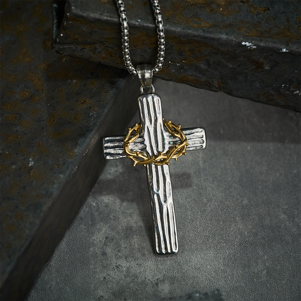 Collier avec pendentif croix couronne d'épines de Jésus de style moderne et protection sacrée