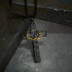 Collier avec pendentif croix couronne d'épines de Jésus de style moderne et protection sacrée