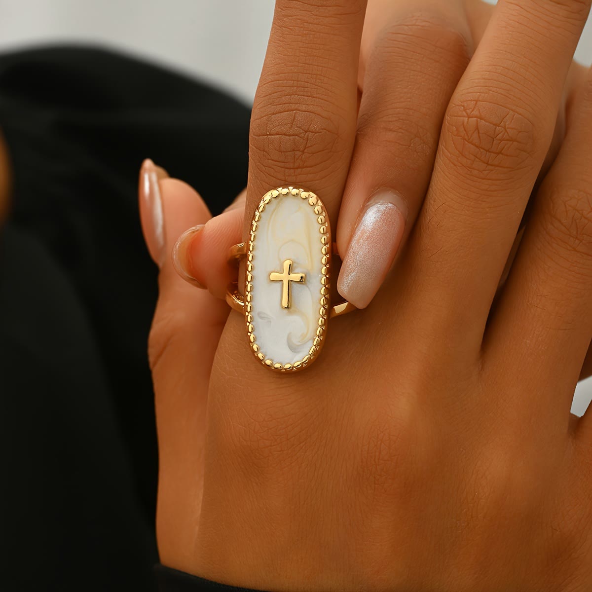 Bague à double-bande Cross Accent Glaze : Un symbole de foi et de style subtils
